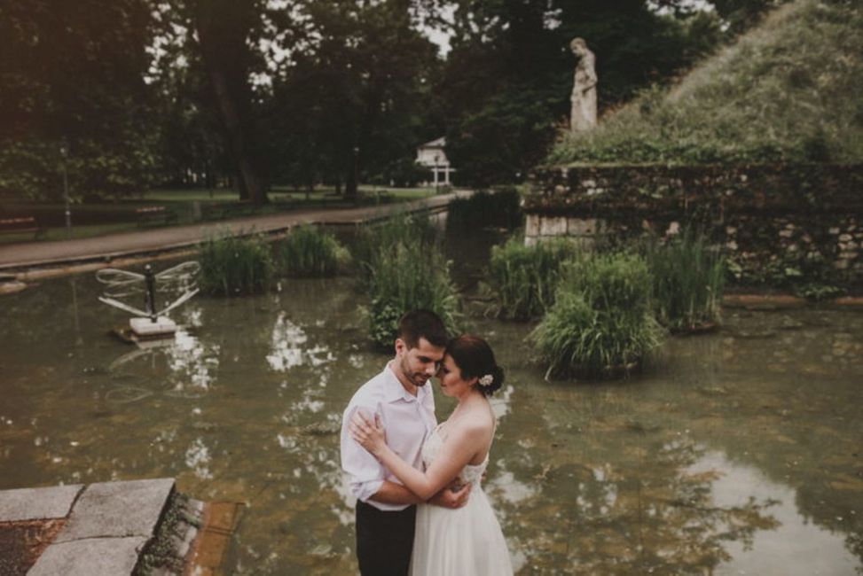 Wasser, Pflanze, Braut, Hochzeitskleid, Botanik, Natur, Baum, Blitzlichtfotografie, Gras, Geste,