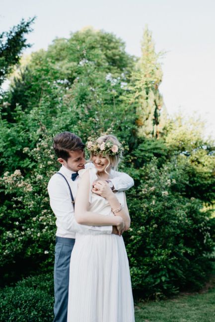 Braut,Pflanze,Hochzeitskleid,Schulter,Kleid,Natur,Brautkleidung,Blitzlichtfotografie,Brautpartykleid,Menschen in der Natur,
