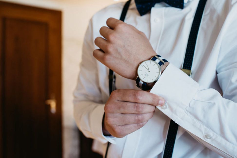 Uhr, Hand, Hemd, Tür, Straßenmode, Ärmel, Geste, Pflanze, Uhr, Kragen,