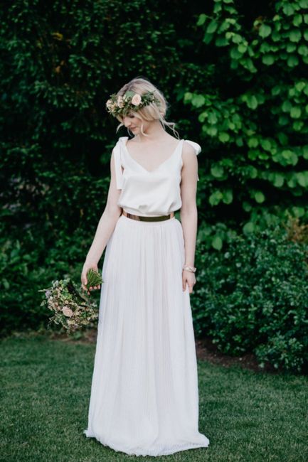 Oberbekleidung,Pflanze,Arm,Schulter,Hochzeitskleid,Brautkleidung,Kleid,Einteiliges Kleidungsstück,Menschen in der Natur,Hals,