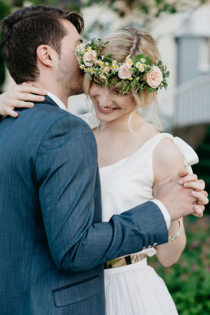 Kleidung,Hochzeitskleid,Braut,Frisur,Schulter,Gesichtsausdruck,Lächeln,Brautkleidung,Kleid,Grün,