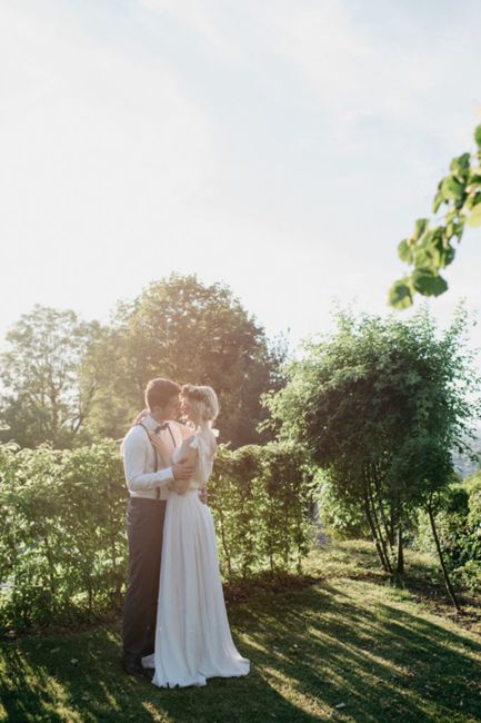 Kleidung,Himmel,Pflanze,Braut,Hochzeitskleid,Schulter,Wolke,Menschen in der Natur,Kleid,Brautkleidung,