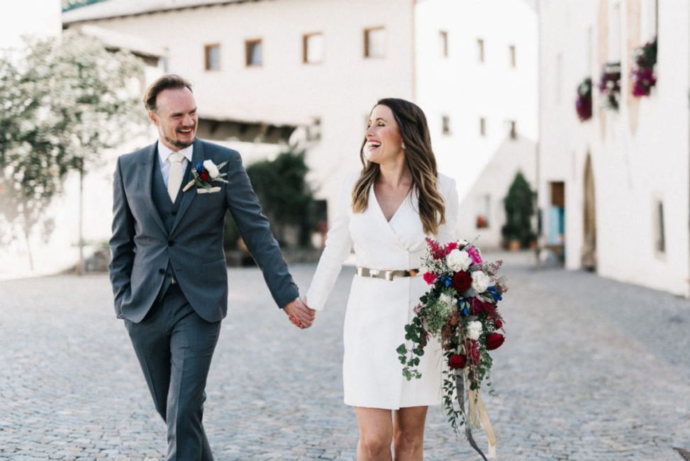 Blume, Lächeln, Pflanze, Kleid, Braut, Flash-Fotografie, Street Fashion, Happy, Hochzeitskleid, Geste,