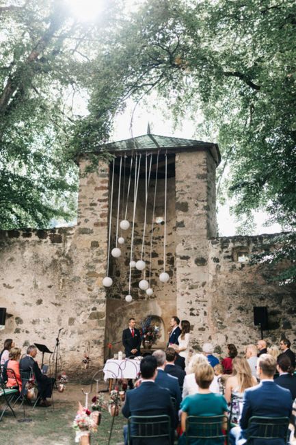 Kleidung, Tageszeit, Himmel, Baum, Pflanze, Tempel, Freizeit, öffentlicher Raum, Stuhl, Menschen,
