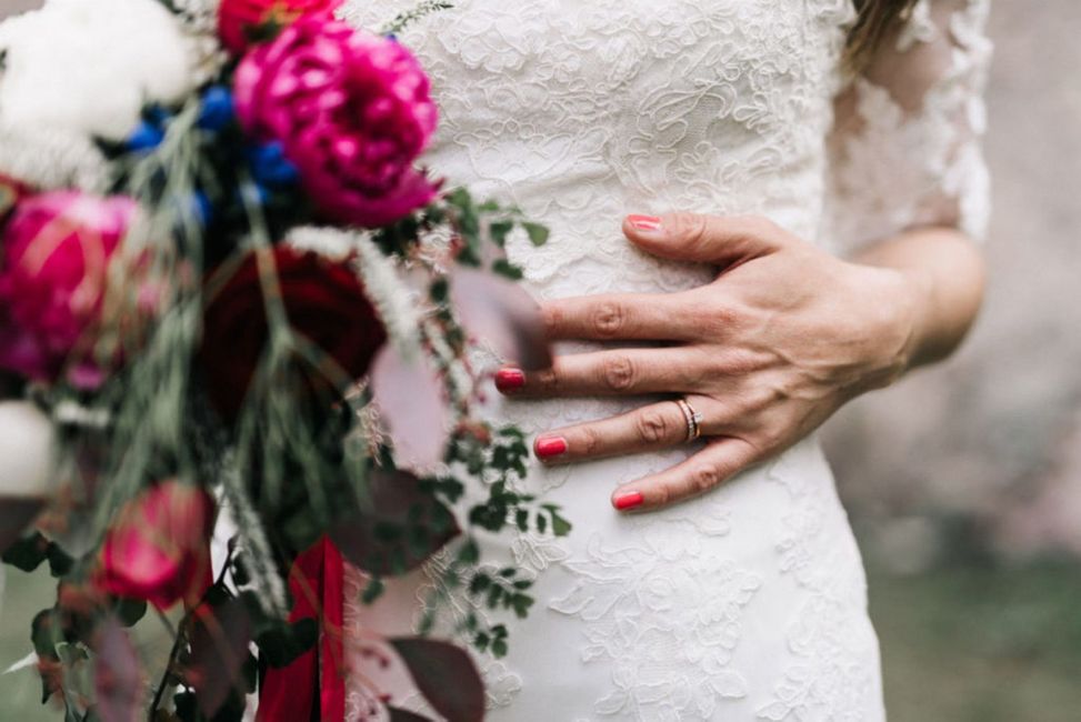 Hand,Pflanze,Blume,Blütenblatt,Hochzeitskleid,Kleid,Braut,Textil,Blumenarrangement,Finger,