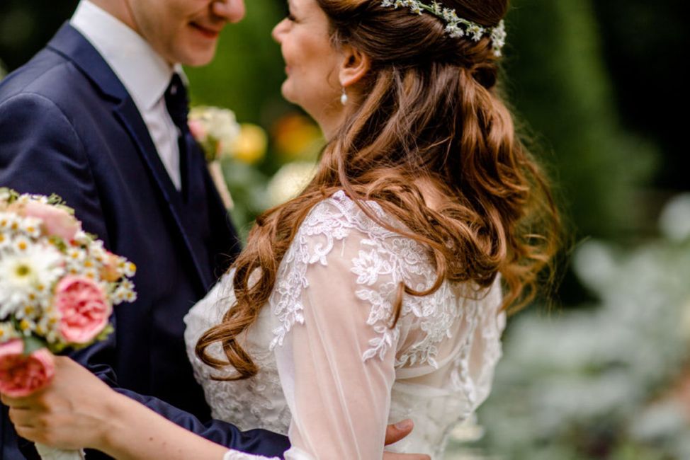 Kleidung,Haare,Hochzeitskleid,Blume,Foto,Gesichtsausdruck,Braut,Pflanze,Kleid,Brautkleidung,