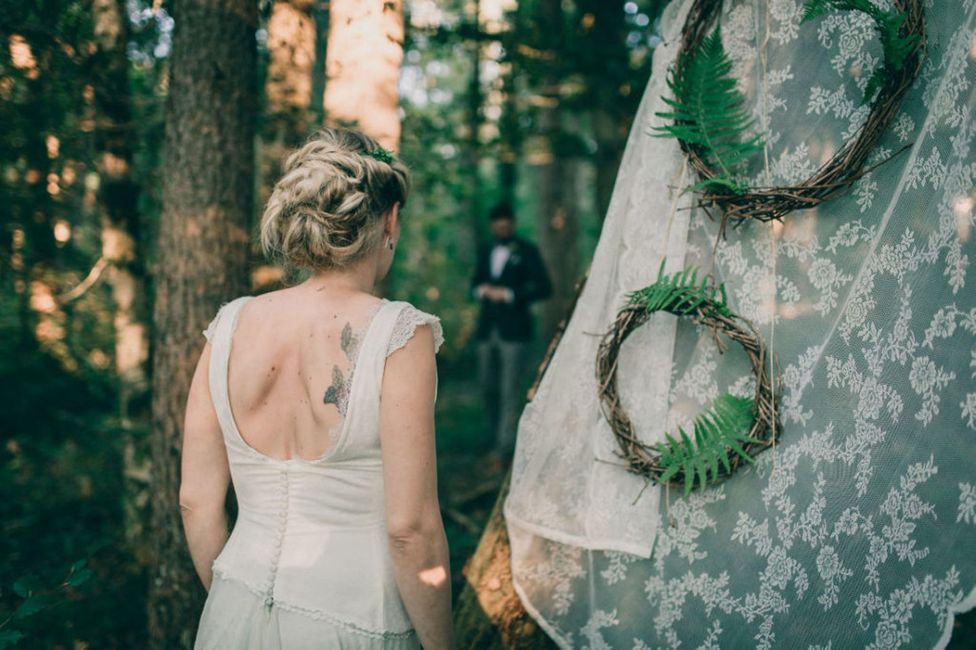 Schulter,Grün,Hochzeitskleid,Baum,Kleid,Blitzlichtfotografie,Brautkleidung,Menschen in der Natur,Glücklich,Aqua,