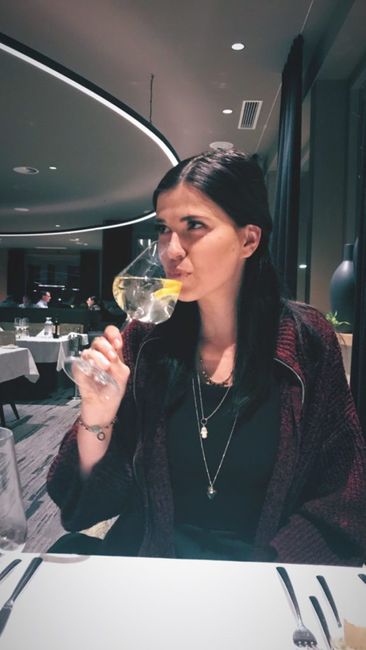 Frisur, Geschirr, Stielgläser, Getränke, Flash-Fotografie, Brillen, Barware, Tisch, Wein, Cool,