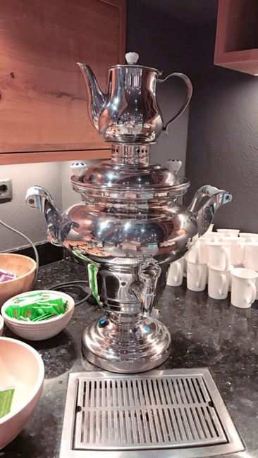 Trinkgeschirr, Geschirr, Tafelgeschirr, Stielgläser, Beleuchtung, Serviergeschirr, Bargeschirr, Rezept, Tisch, Glas,