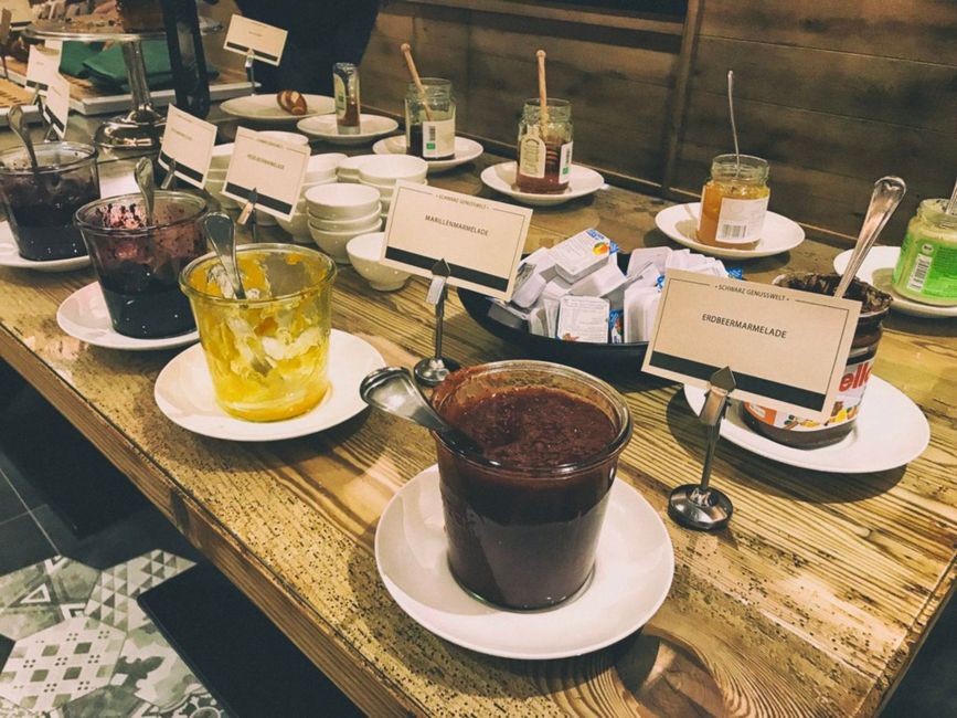 Tisch,Geschirr,Trinkgeschirr,Geschirr,Tasse,Serviergeschirr,Java-Kaffee,Kubanischer Espresso,Lebensmittel,Zutat,