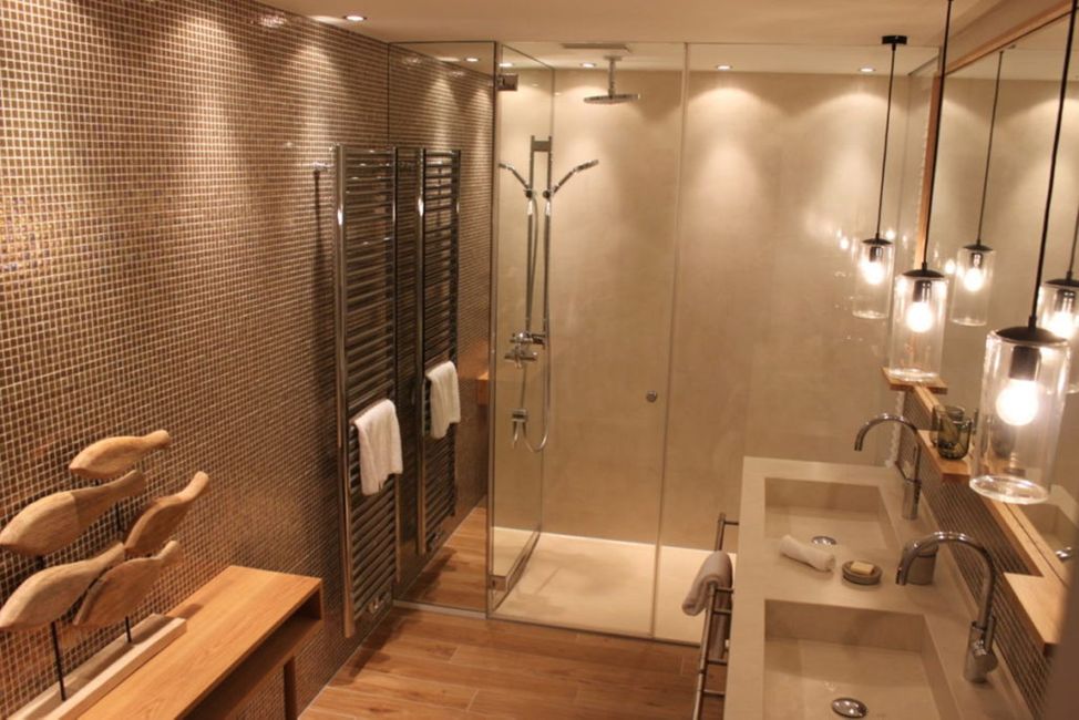 Grundstück,Duschtür,Sanitärarmatur,Innenarchitektur,Armatur,Dusche,Badezimmer,Boden,Bodenbelag,Gebäude,