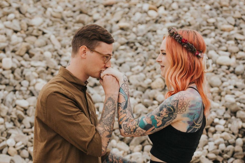 Menschen in der Natur, Blitzlichtfotografie, Glücklich, Brillen, Gesten, Sehhilfen, Interaktion, Straßenmode, Spaß, Schmuck,