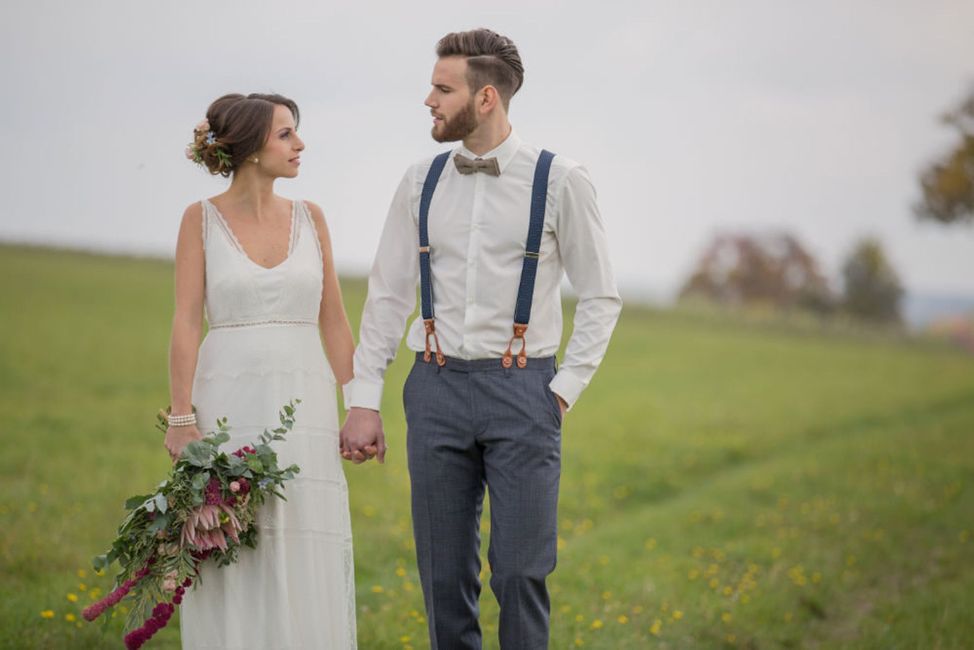 Lächeln,Blume,Hochzeitskleid,Braut,Pflanze,Himmel,Kleid,Menschen in der Natur,Brautkleidung,Glücklich,