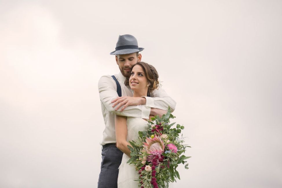 Blume, Hut, Sonnenhut, Lächeln, Blitzlichtfotografie, Fedora, Menschen in der Natur, Blütenblatt, Glücklich, Geste,