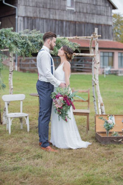 Blume,Pflanze,Hochzeitskleid,Braut,Fenster,Kleid,Brautkleider,Glücklich,Geste,Gras,