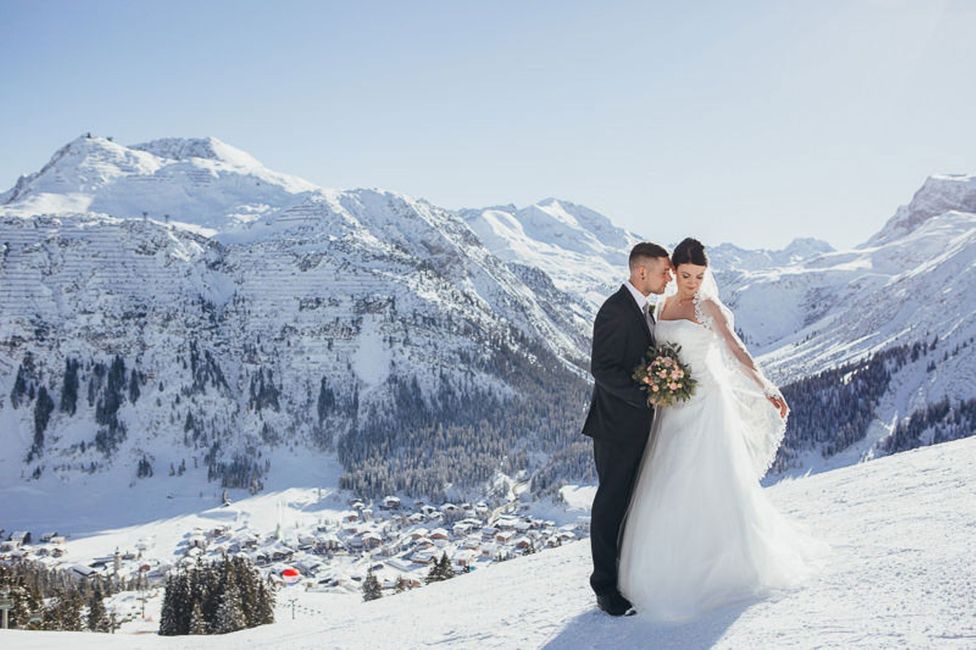 Kleidung,Himmel,Hochzeitskleid,Schnee,Braut,Foto,Wolke,Berg,Brautkleidung,Kleid,