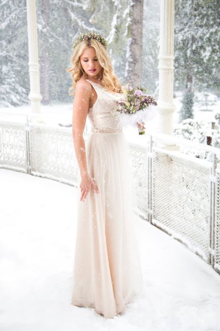 Haar,Gelenk,Lächeln,Hochzeitskleid,Schulter,Braut,Kleid,Hals,Brautkleidung,Trägerloses Kleid,