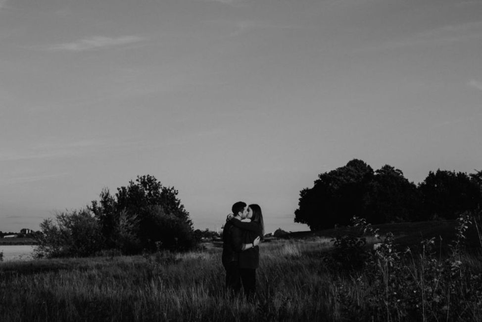 Wolke, Pflanze, Himmel, Blitzlichtfotografie, natürliche Landschaft, Baum, Geste, Stil, glücklich, Menschen in der Natur,