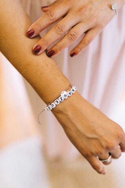 Gelenk,Haut,Hand,Körperschmuck,Kleid,Nagel,Finger,Daumen,Geste,Schrift,