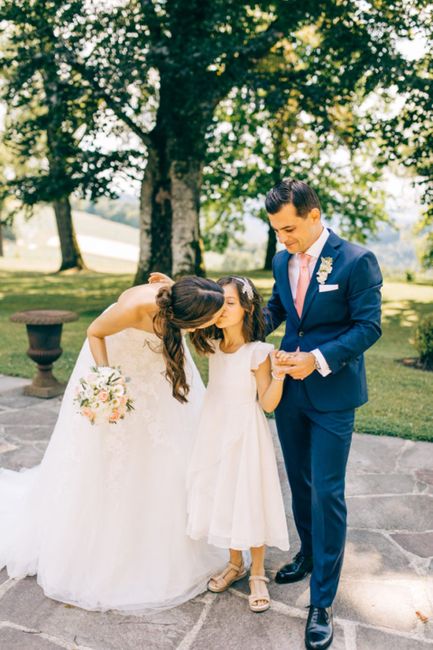 Hochzeitskleid, Frisur, Gesichtsausdruck, Braut, Pflanze, Brautkleidung, Menschen in der Natur, Brautschleier, Kleid, Baum,
