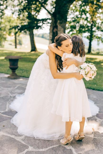 Hochzeitskleid,Pflanze,Braut,Schulter,Weiß,Bein,Blume,Menschen in der Natur,Kleid,Brautkleider,