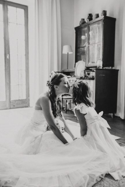 Hand,Fotografieren,Weiß,Hochzeitskleid,Kleid,Braut,Schwarz,Brautschleier,Blitzlichtfotografie,Brautkleidung,