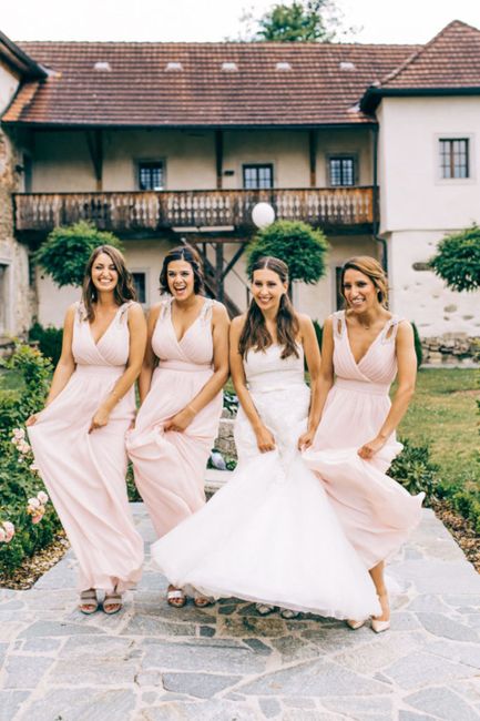 Lächeln, Schulter, Pflanze, Fenster, Kleid, Brautkleidung, Braut, Hochzeitskleid, Brautpartykleid, Blitzlichtfotografie,