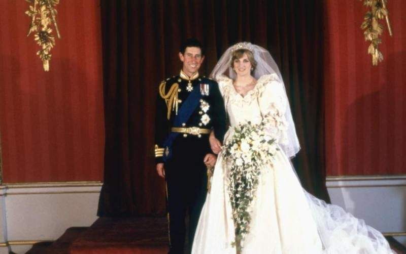 Copyright: imago/United Archives Wedding of the Prince and Princess of Wales (Lady Diana Spencer) 29 July 1981 - Buckingham Palace ©TopFoto Colour Medium Format Transparency !AUFNAHMEDATUM GESCHÄTZT! kbdig 2011 quadrat Portrait Personality Royalty Aristocrat Royal wedding Marriage Uniform Procession Train Red carpet Couple Bildnummer 55872614 Date 01 01 1981 Copyright Imago United Archives Wedding of The Prince and Princess of Wales Lady Diana Spencer 29 July 1981 Buckingham Palace TopFoto Colour Medium Format Transparency date estimated Kbdig 2011 Square Portrait Personality Royalty aristocrat Royal Wedding MARRIAGE Uniform Procession Train Red Carpet COUPLE