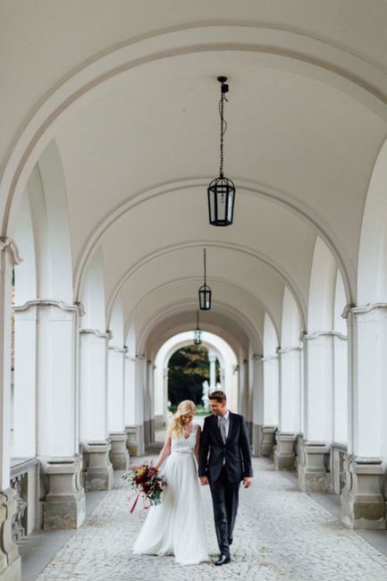 Kleidung,Braut,Foto,Hochzeitskleid,Lächeln,Weiß,Brautkleidung,Kleid,Beleuchtung,Pflanze,