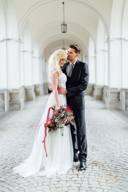 Blume,Braut,Hochzeitskleid,Brautkleider,Flash-Fotografie,Glücklich,Kleid,Blütenblatt,Geste,Brautpartykleid,