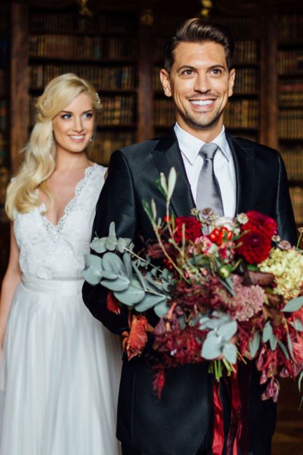 Lächeln,Blume,Foto,Gesichtsausdruck,Hochzeitskleid,Braut,Kleid,Pflanze,Mode,Glücklich,