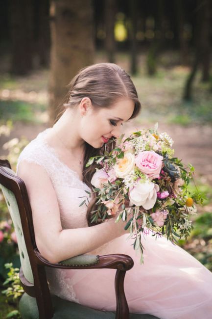 Blume, Pflanze, Frisur, Schulter, Auge, Gesichtsausdruck, Blütenblatt, Kleid, Blitzlichtfotografie, Menschen in der Natur,