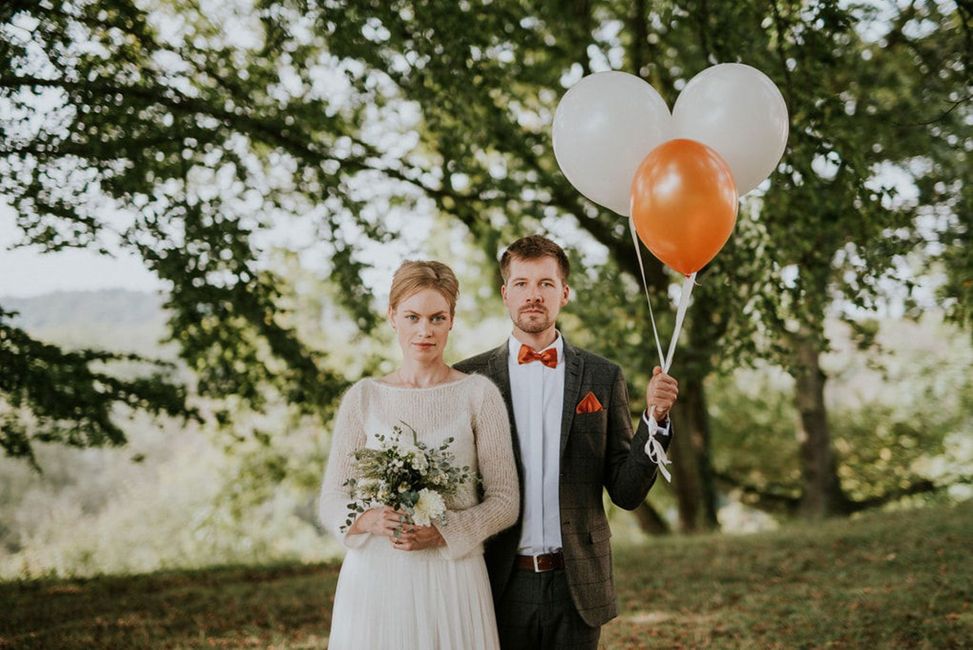 Hochzeitskleid,Fotografie,Braut,Kleid,Pflanze,Natürliche Umgebung,Glücklich,Baum,Blitzlichtfotografie,Ballon,