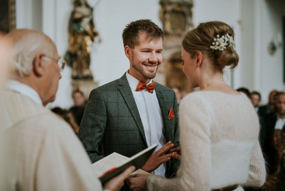 Lächeln, Braut, Hochzeitskleid, Mode, Brautkleidung, Krawatte, Glücklich, Geste, Interaktion, Blitzlichtfotografie,