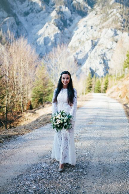 Lächeln, Pflanze, Berg, Braut, Menschen in der Natur, Kleid, Blatt, Blitzlichtfotografie, Hochzeitskleid, glücklich,