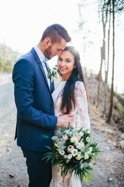 Lächeln, Blume, Fotografie, Pflanze, Natur, Hochzeitskleid, Braut, Blitzlichtfotografie, Menschen in der Natur, Botanik,