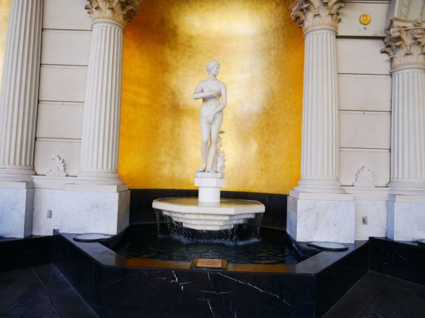 Sockel, Architektur, Innenarchitektur, Skulptur, Statue, Schrift, Wand, Kunst, Gebäude, Säule,
