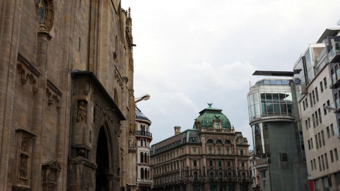 Gebäude, Himmel, Wolke, Fenster, Baum, Stadt, Fassade, Straße, Straße, mittelalterliche Architektur,