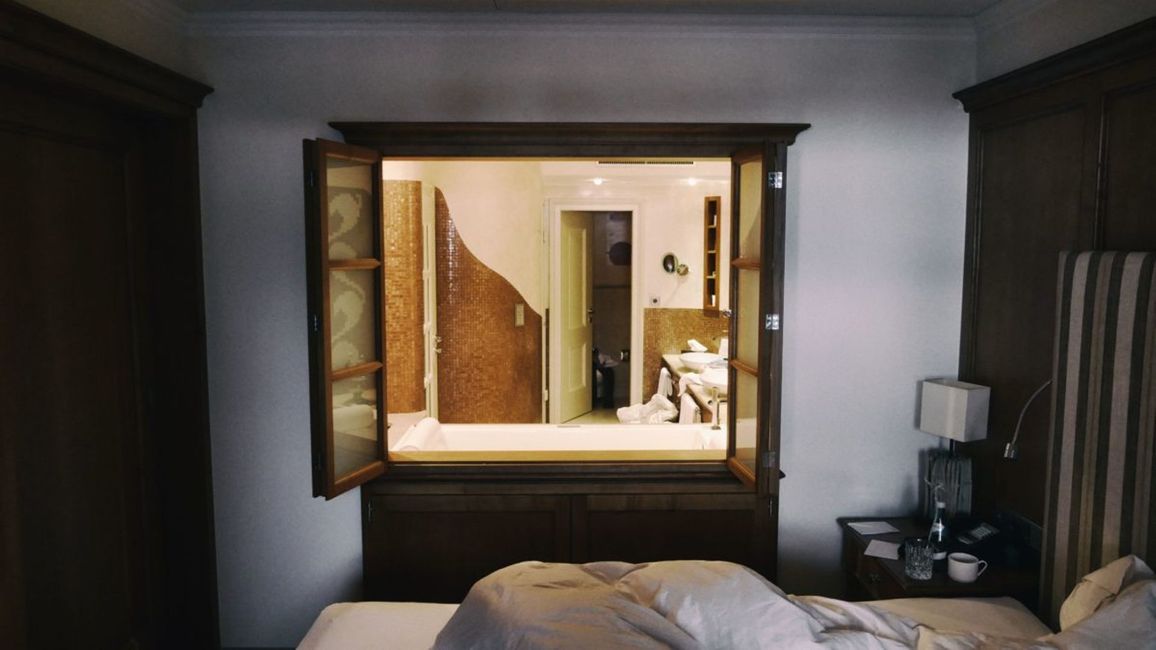 Komfort,Holz,Gebäude,Innenarchitektur,Schatten,Boden,Bodenbelag,Bettgestell,Hartholz,Wohnzimmer,