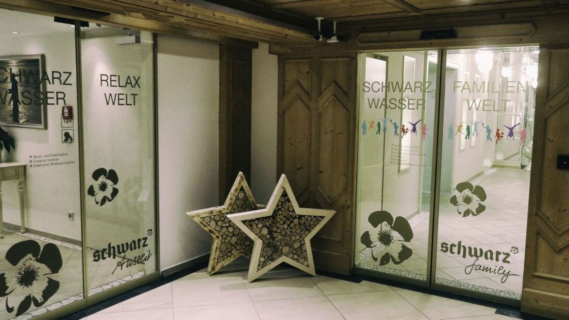 Kunst, Einrichtung, Wand, Schrift, Gas, Glas, Bodenbelag, Decke, Veranstaltung, Werbung,