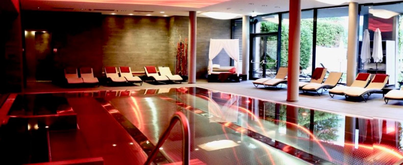 Innenarchitektur,Architektur,Automobildesign,Bodenbelag,Boden,Decke,Dekoration,Veranstaltung,Raum,Gebäude,
