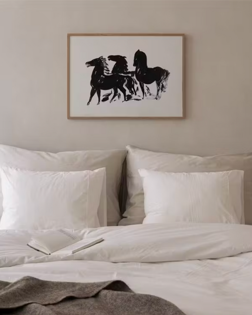 Pferd,Möbel,Weiß,Komfort,Holz,Kissen,Rechteck,Innenarchitektur,Grau,Boden,