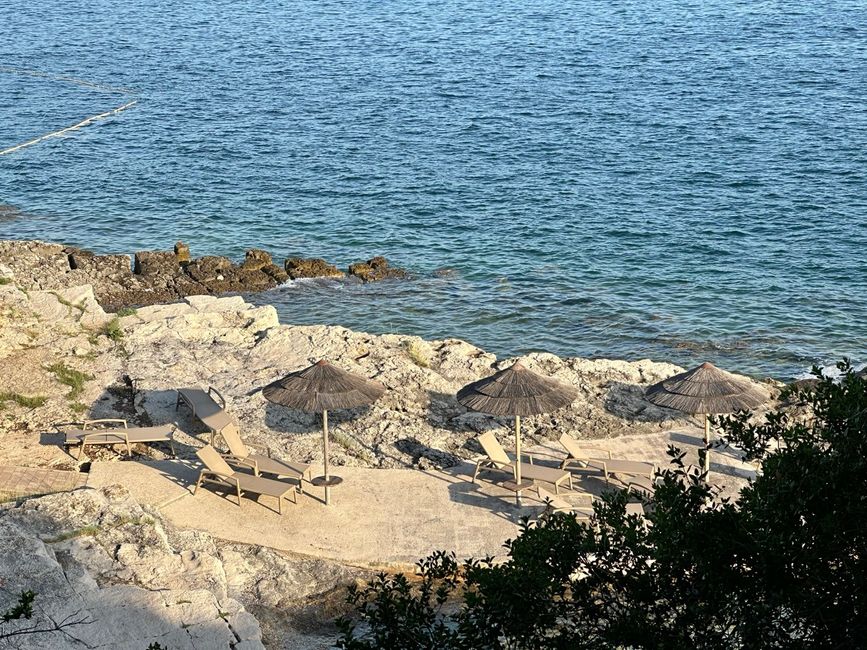 Wasser,Wasserressourcen,Ökoregion,Azur,Baum,Naturlandschaft,Küsten- und Ozeanlandschaften,See,Wald,Strand,