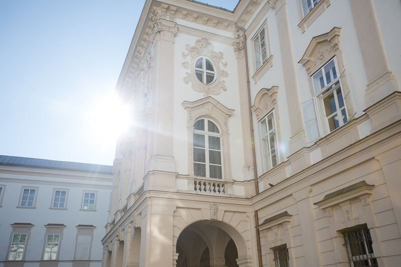 Gebäude, Himmel, Fenster, Stadt, Fassade, Bogen, Uhr, mittelalterliche Architektur, Haus, Symmetrie,