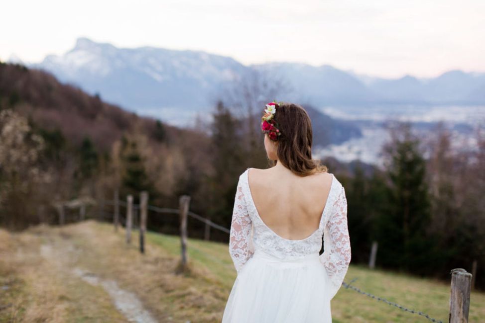 Himmel,Frisur,Pflanze,Schulter,Braut,Baum,Blitzlichtfotografie,Mode,Glücklich,Hochzeitskleid,