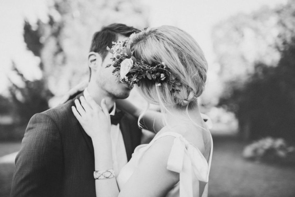 Schulter,Menschen in der Natur,Hochzeitskleid,Blitzlichtfotografie,Glücklich,Braut,Geste,Schwarz-weiß,Brautkleidung,Kleid,