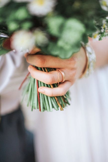 Hand,Pflanze,Menschen in der Natur,Kleid,Geste,Glücklich,Finger,Nagel,Gras,Hochzeitszeremonie liefern,