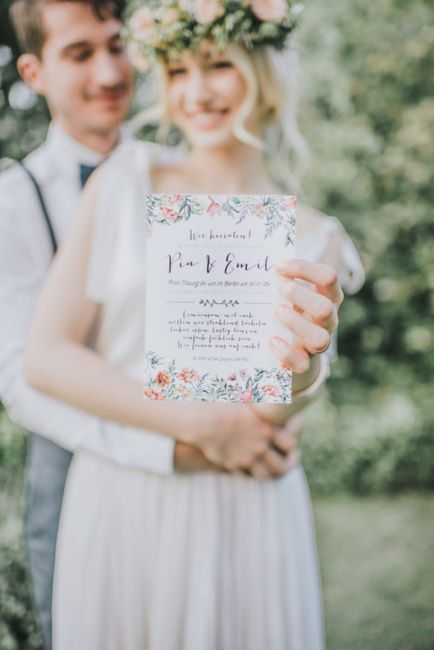 Kleidung,Lächeln,Oberbekleidung,Frisur,Pflanze,Gesichtsausdruck,Hochzeitskleid,Brautkleidung,Kleid,Glücklich,