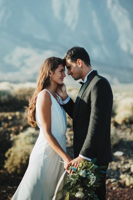 Himmel, Schulter, Wolke, Menschen in der Natur, Hochzeitskleid, Kleid, Blitzlichtfotografie, Braut, Mode, glücklich,