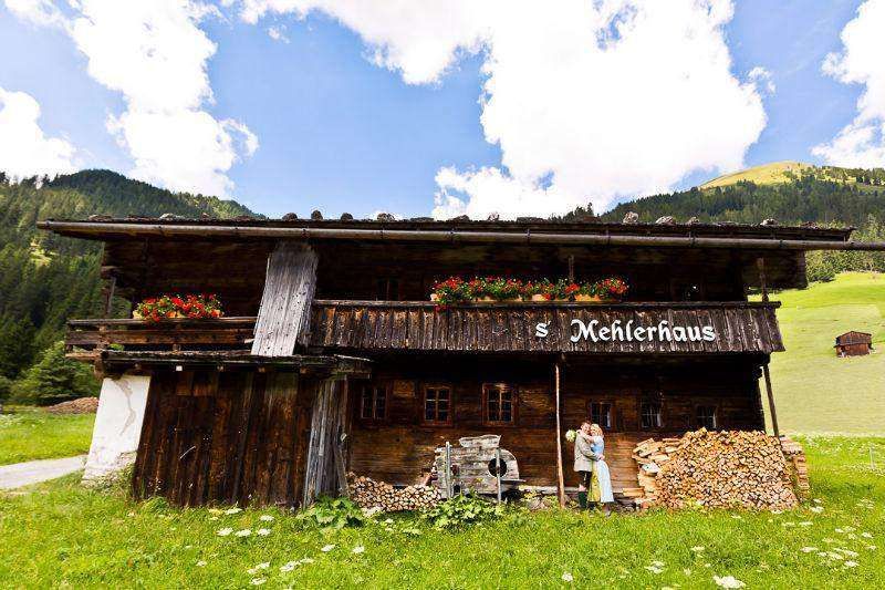 Trachtenhochzeit Barn wedding orange-foto